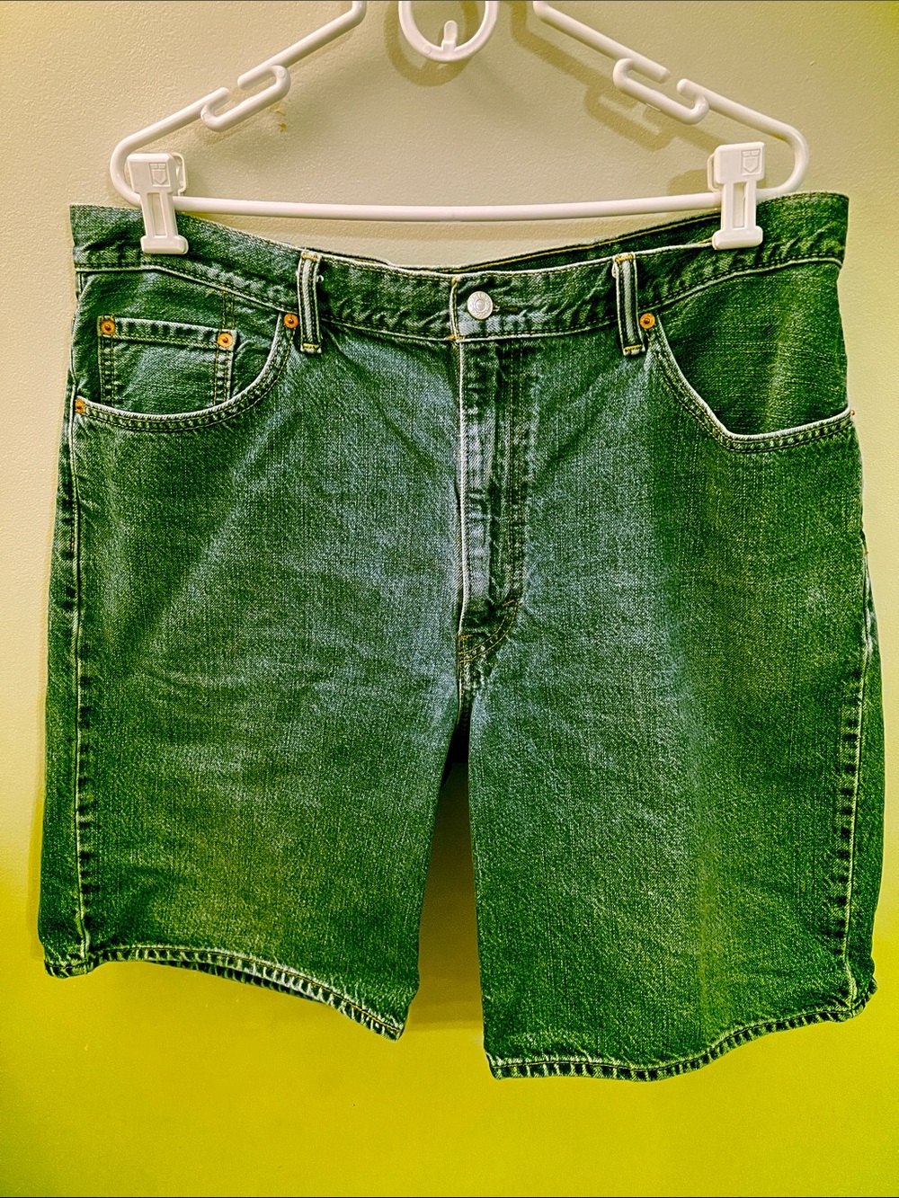 Levi’s Men’s Denim Jean Shorts 550 size 40 dark wash